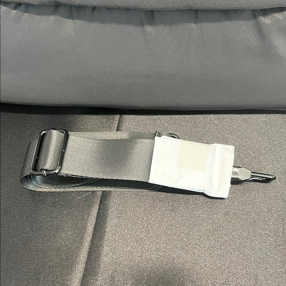 Wilo The Label | Black Puffer Scrunch Top Tote w/ Crossbody - Picture 12 of 13